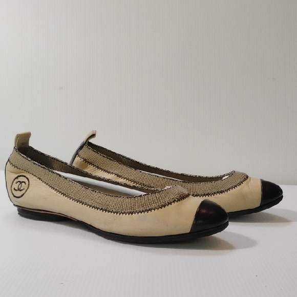 CHANEL Shoes - CHANEL Lambskin Leather Ballerina Flats Size 37EU With CALLOUTS